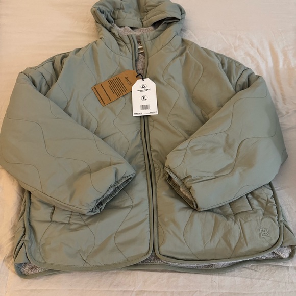 Avalanche Jackets & Blazers - NEW NWT Avalanche Women's Puffer Jacket Size XL